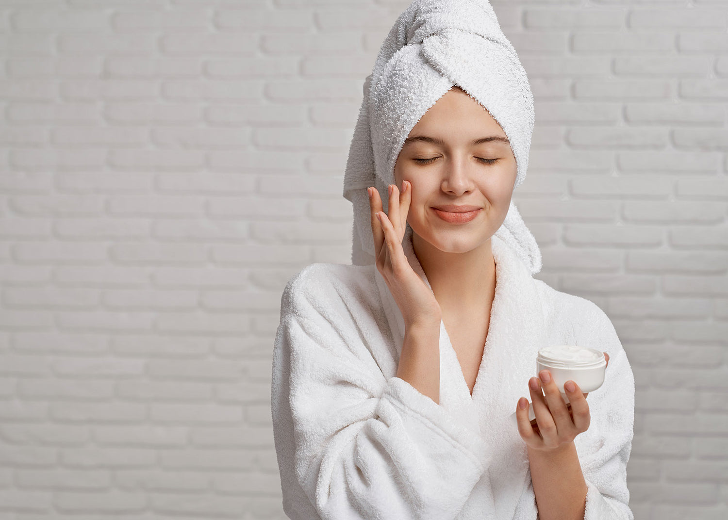 Should You Moisturize Your Face at Night? Trilipiderm