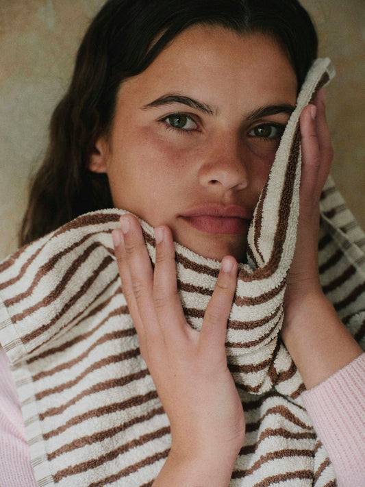 Dry Skin Relief That Actually Works (Face + Body): Your Barrier-Repair Guide to Lasting Hydration