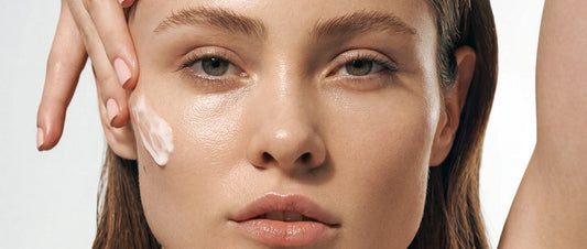 Hydrating vs. Moisturizing: Building a Barrier Routine for Dry, Tight Skin
