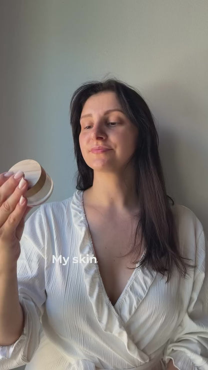 Tilipiderm Rehydration Night Crème hydrating hyaluronic acid and gentle retinol moisturizer. Perfect for all skin types, comforting soothing hydration to repair the skin barrier.