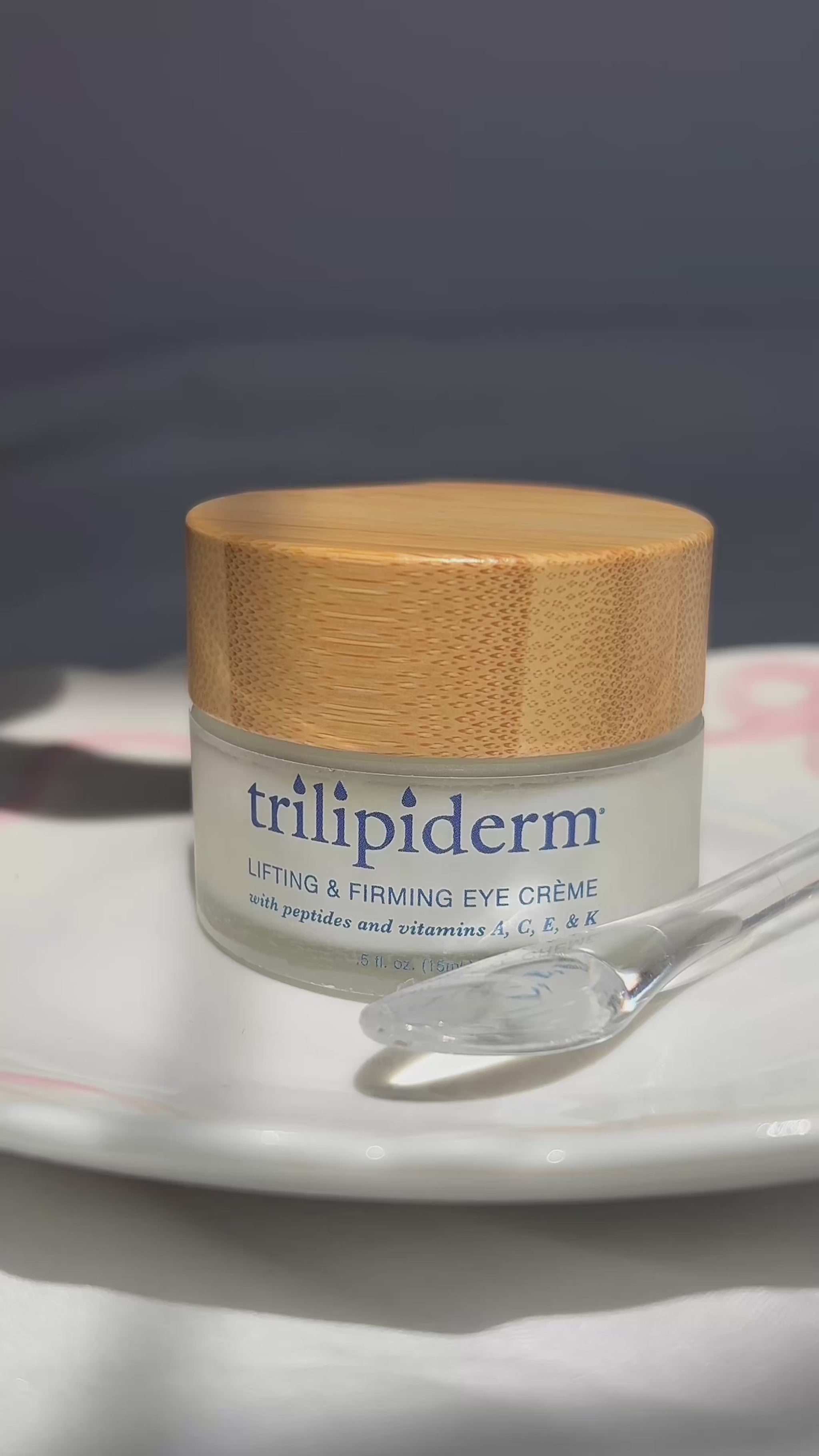 Lifting & Firming Eye Crème by trilipiderm skincare for all skin types, hydrating and lifting peptide eye treatment. 
